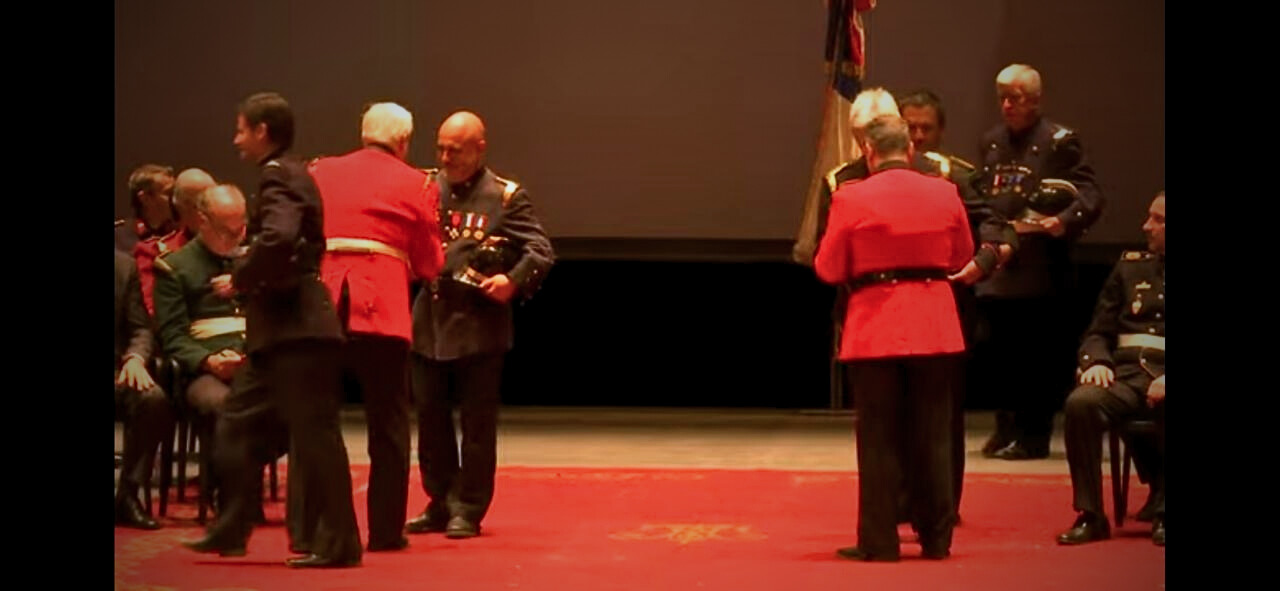 Ceremonia de premiación por 5 años de servicio en el Cuerpo de Bomberos de Santiago
